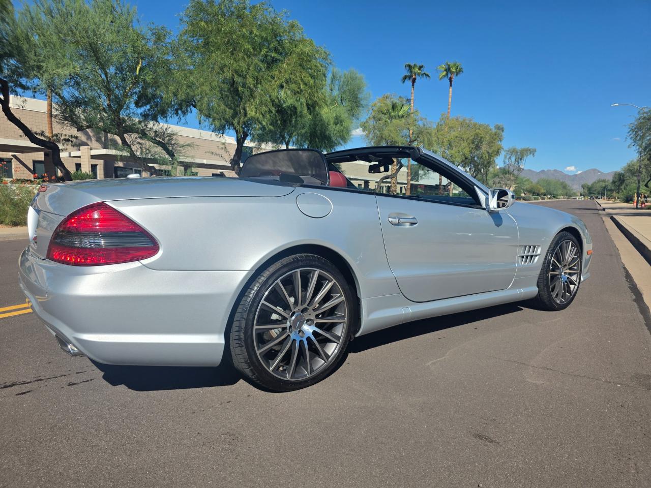 Mercedes-Benz SL-Class SL550 2011