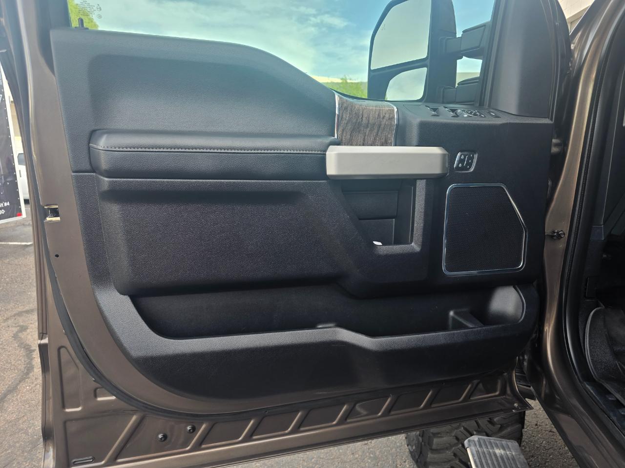 Ford F-250 SD Lariat Crew Cab 4WD 2017