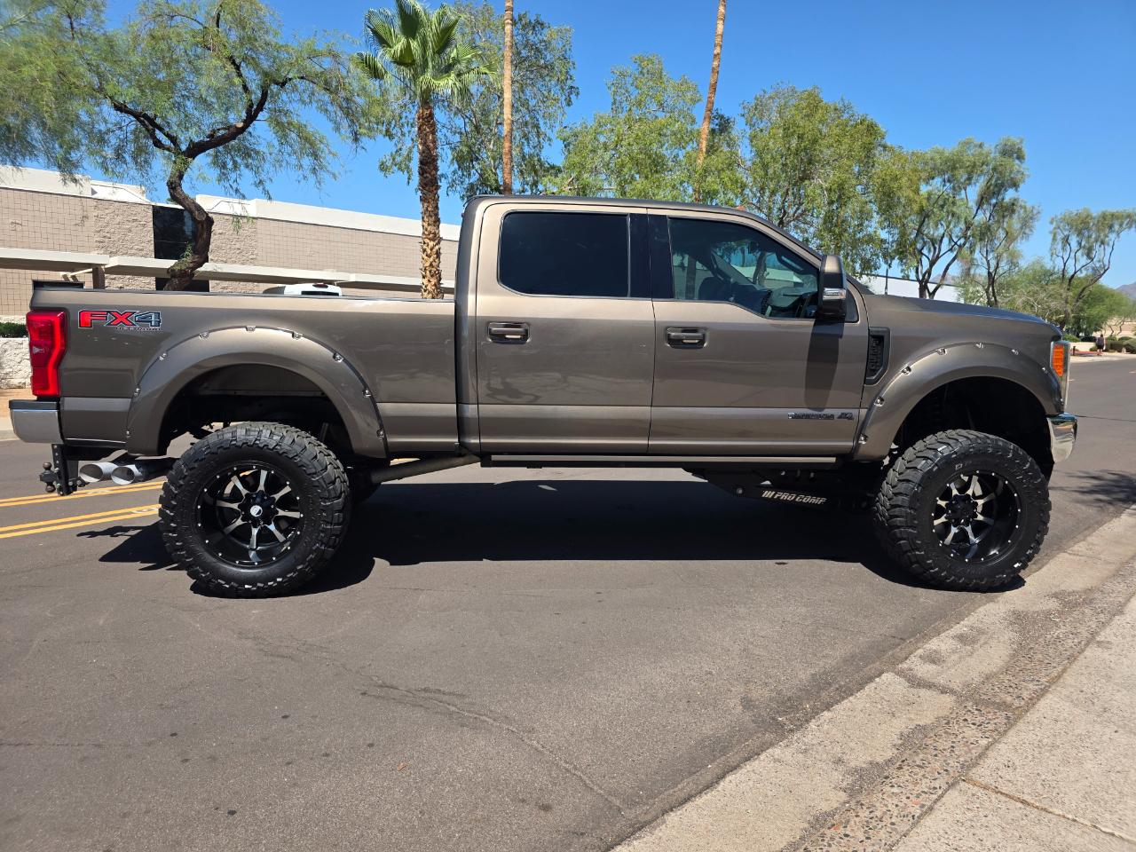 Ford F-250 SD Lariat Crew Cab 4WD 2017