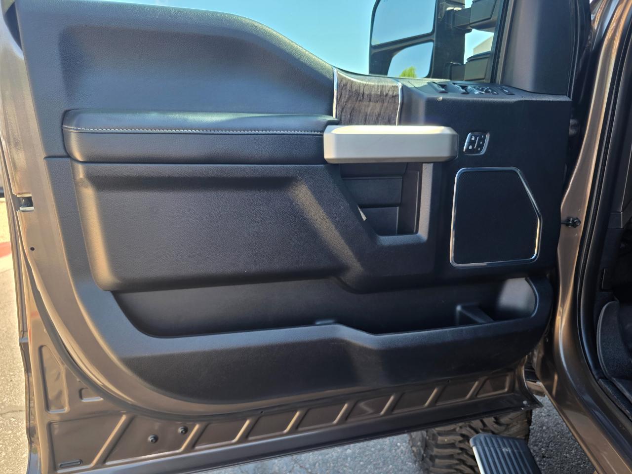 Ford F-250 SD Lariat Crew Cab 4WD 2017