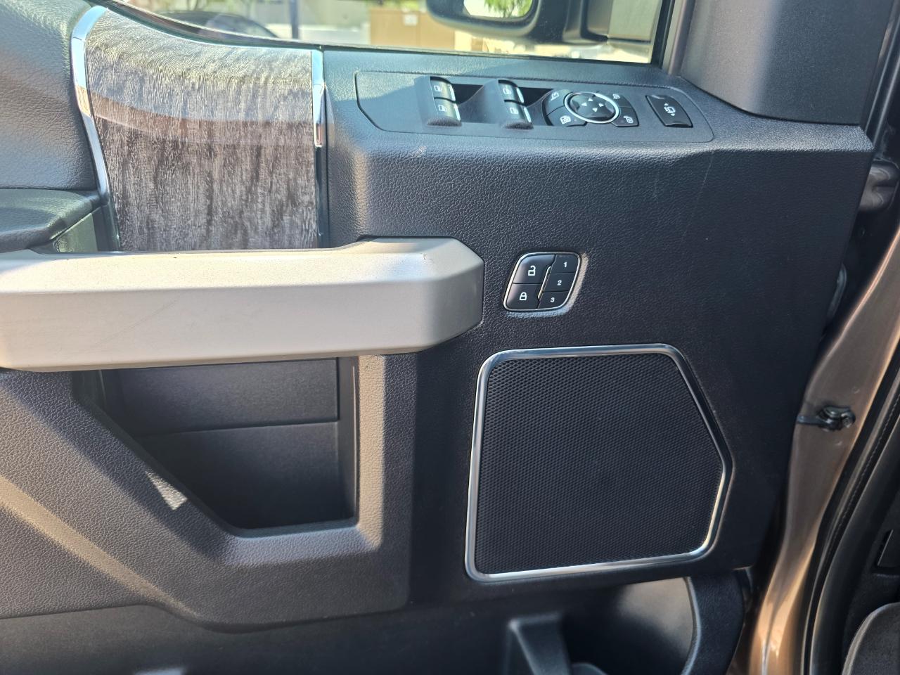 Ford F-250 SD Lariat Crew Cab 4WD 2017