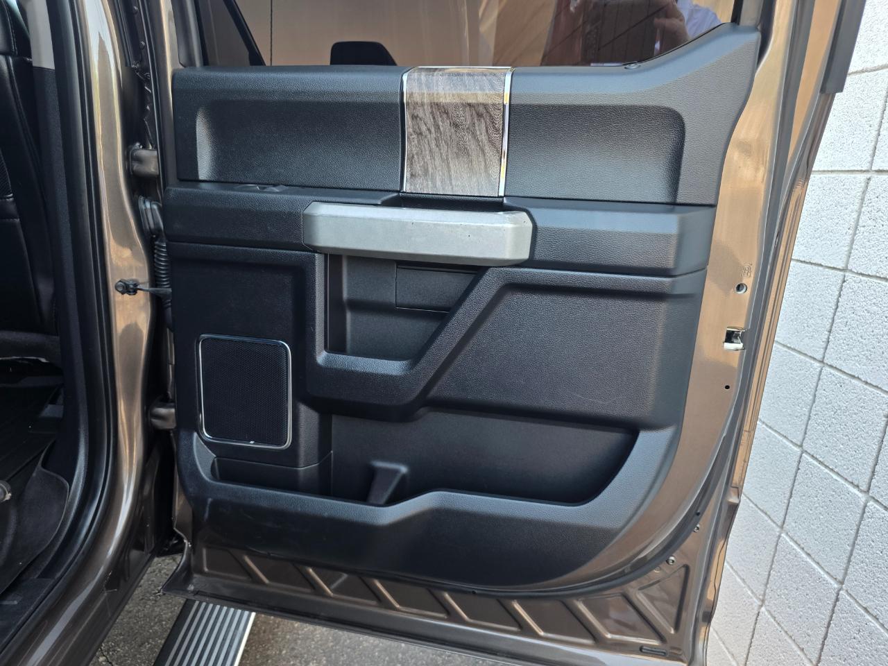 Ford F-250 SD Lariat Crew Cab 4WD 2017