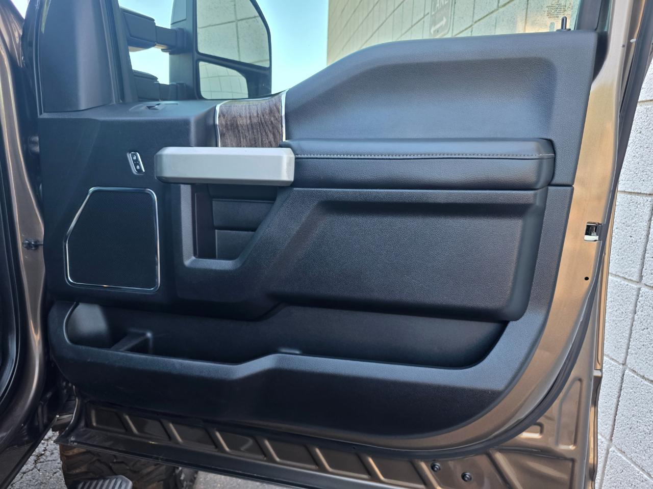 Ford F-250 SD Lariat Crew Cab 4WD 2017