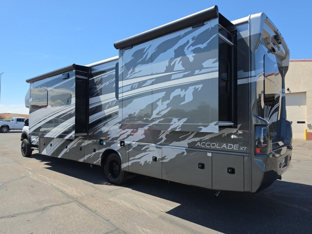 Entegra Coach Accolade  2024