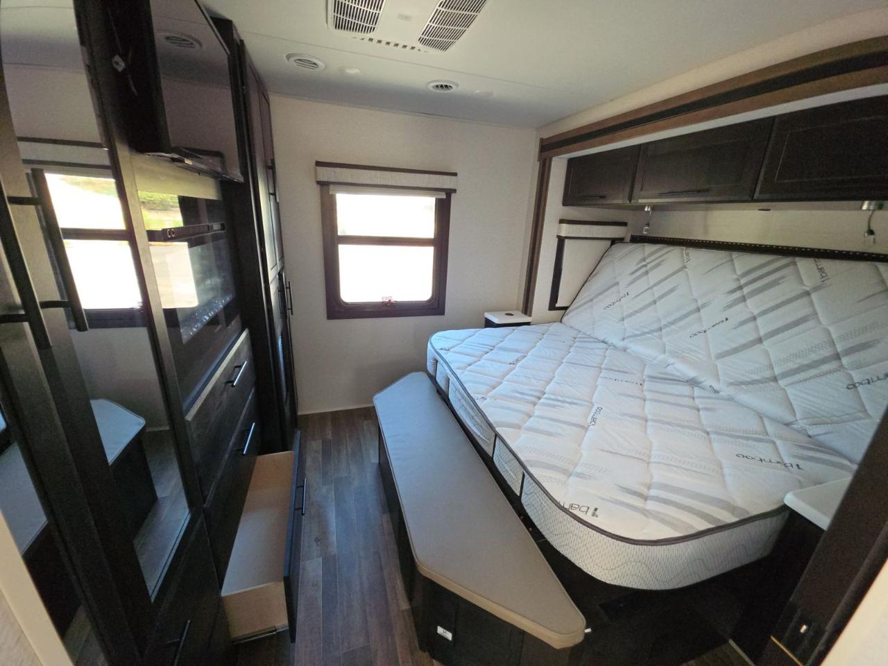 Entegra Coach Accolade  2024