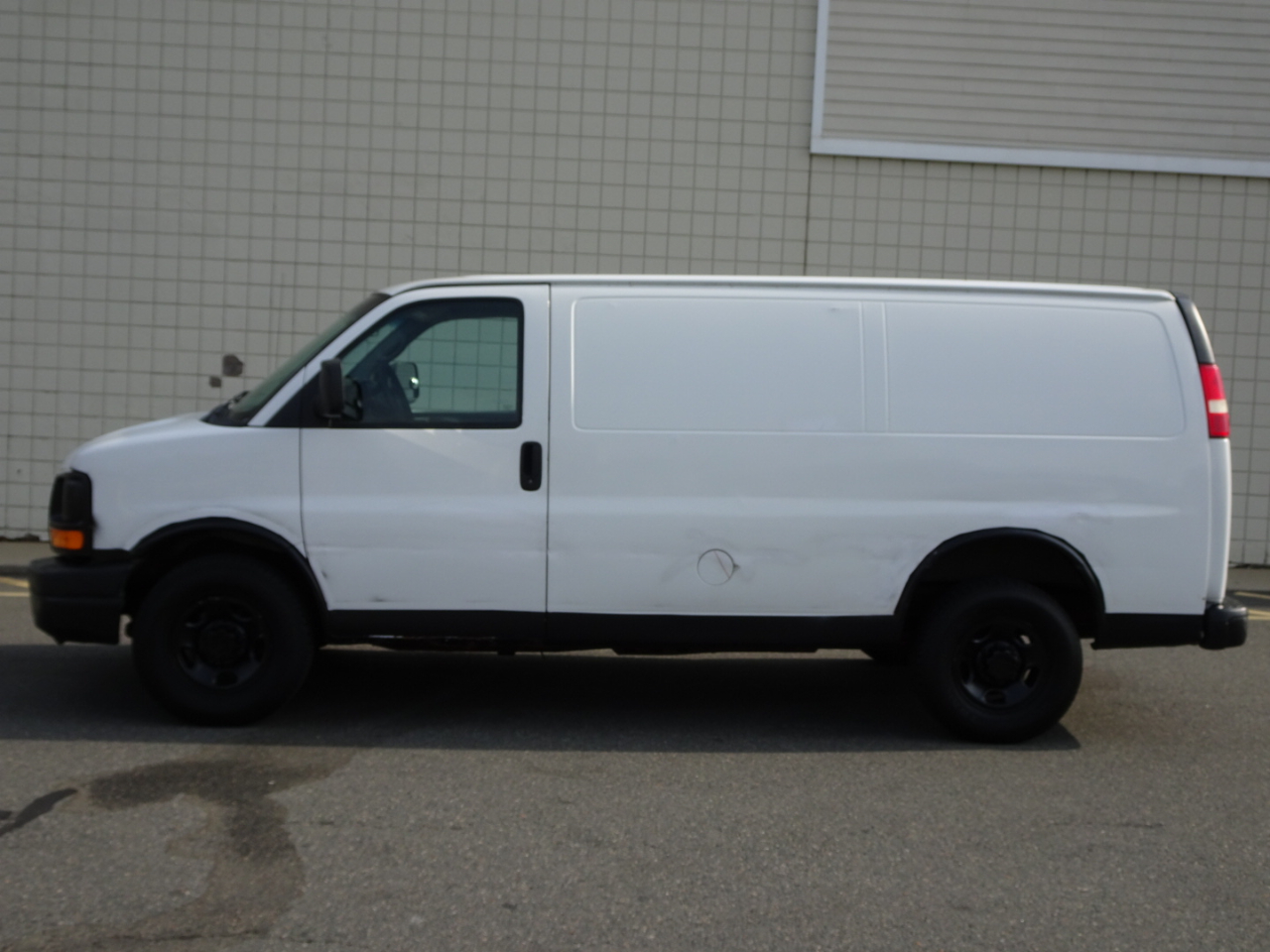 GMC Savana Cargo Van RWD 2500 135" 2013