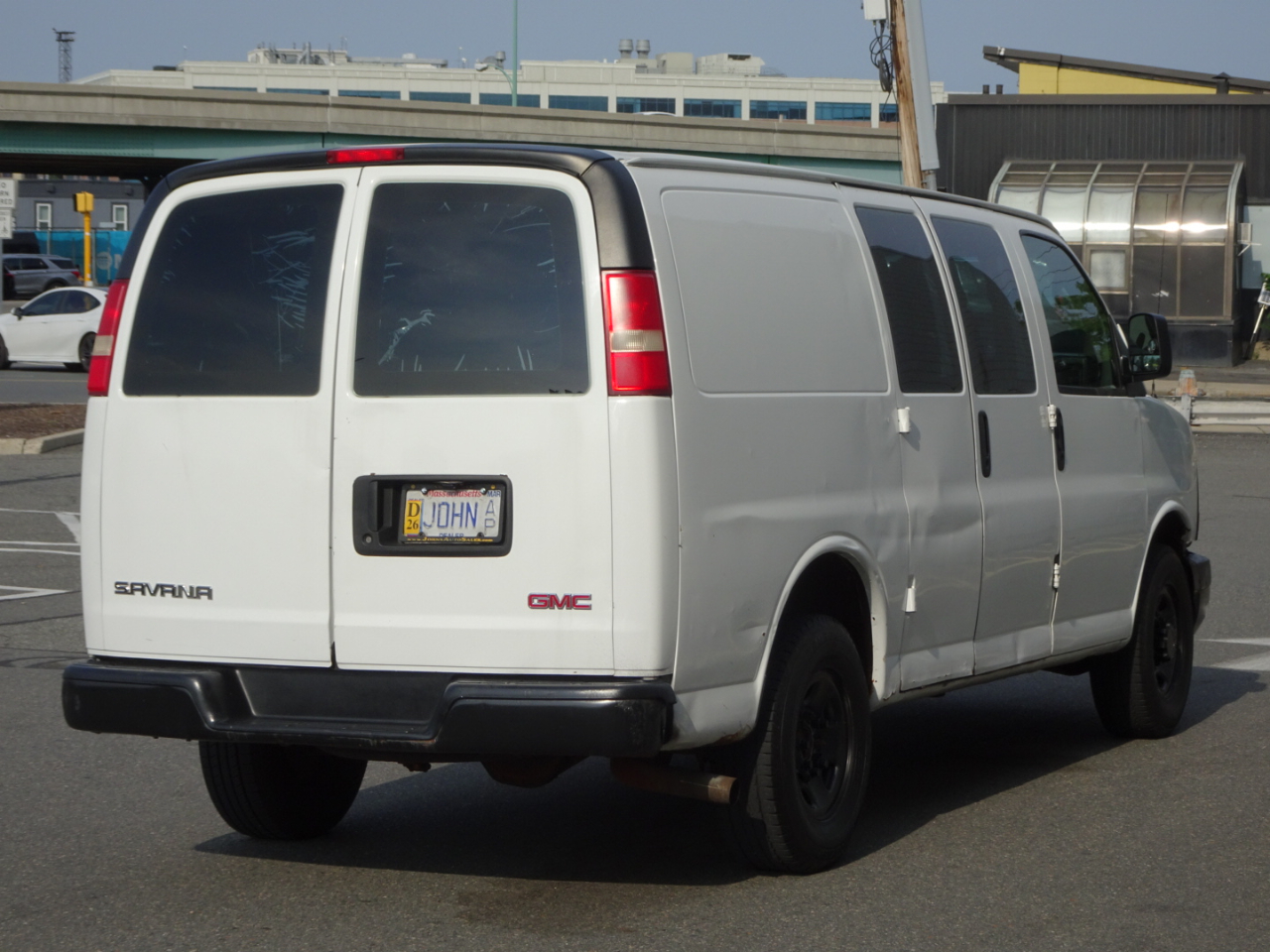 GMC Savana Cargo Van RWD 2500 135" 2013