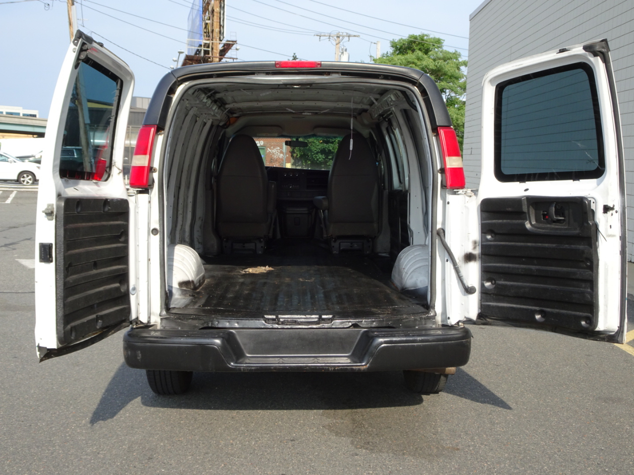 GMC Savana Cargo Van RWD 2500 135" 2013