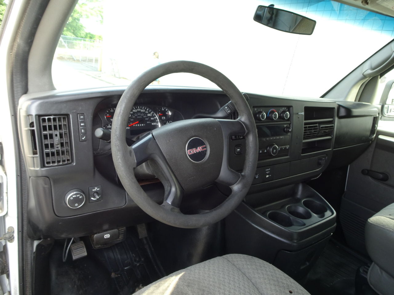 GMC Savana Cargo Van RWD 2500 135" 2013
