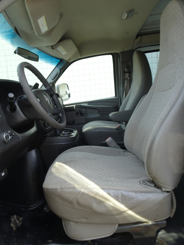 GMC Savana Cargo Van RWD 2500 135" 2013