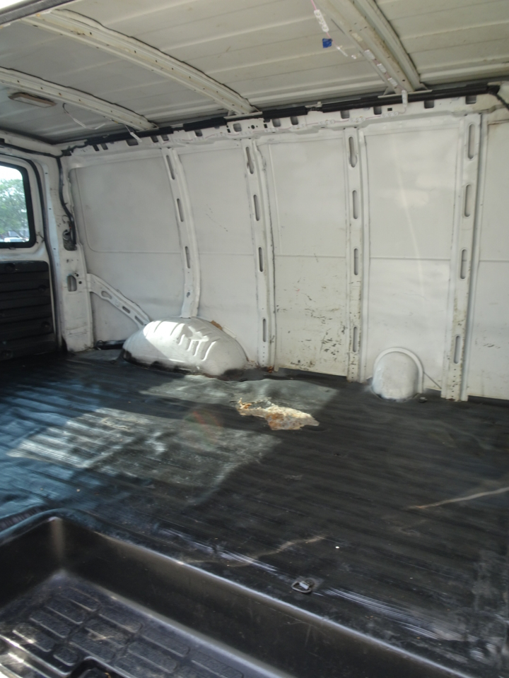 GMC Savana Cargo Van RWD 2500 135" 2013