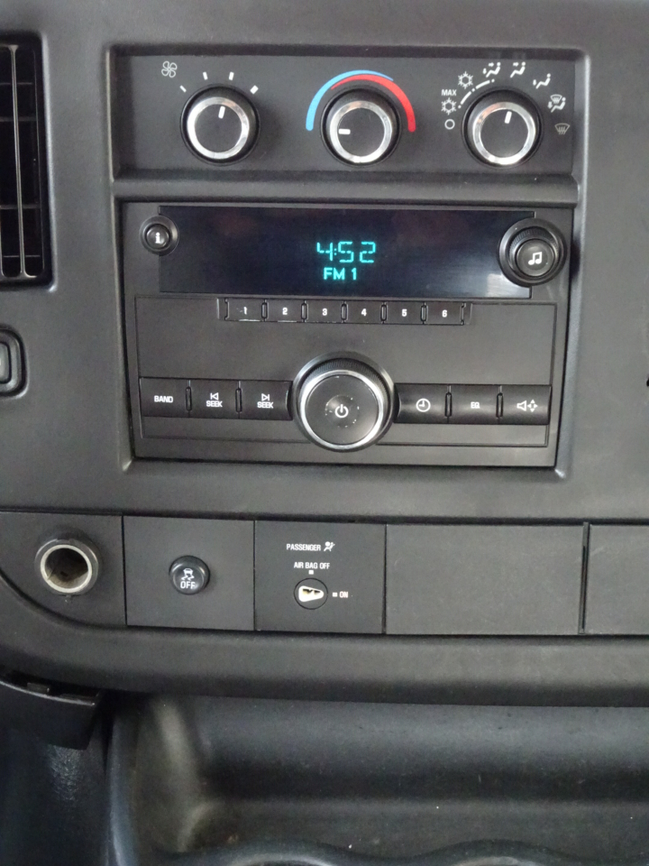 GMC Savana Cargo Van RWD 2500 135" 2013