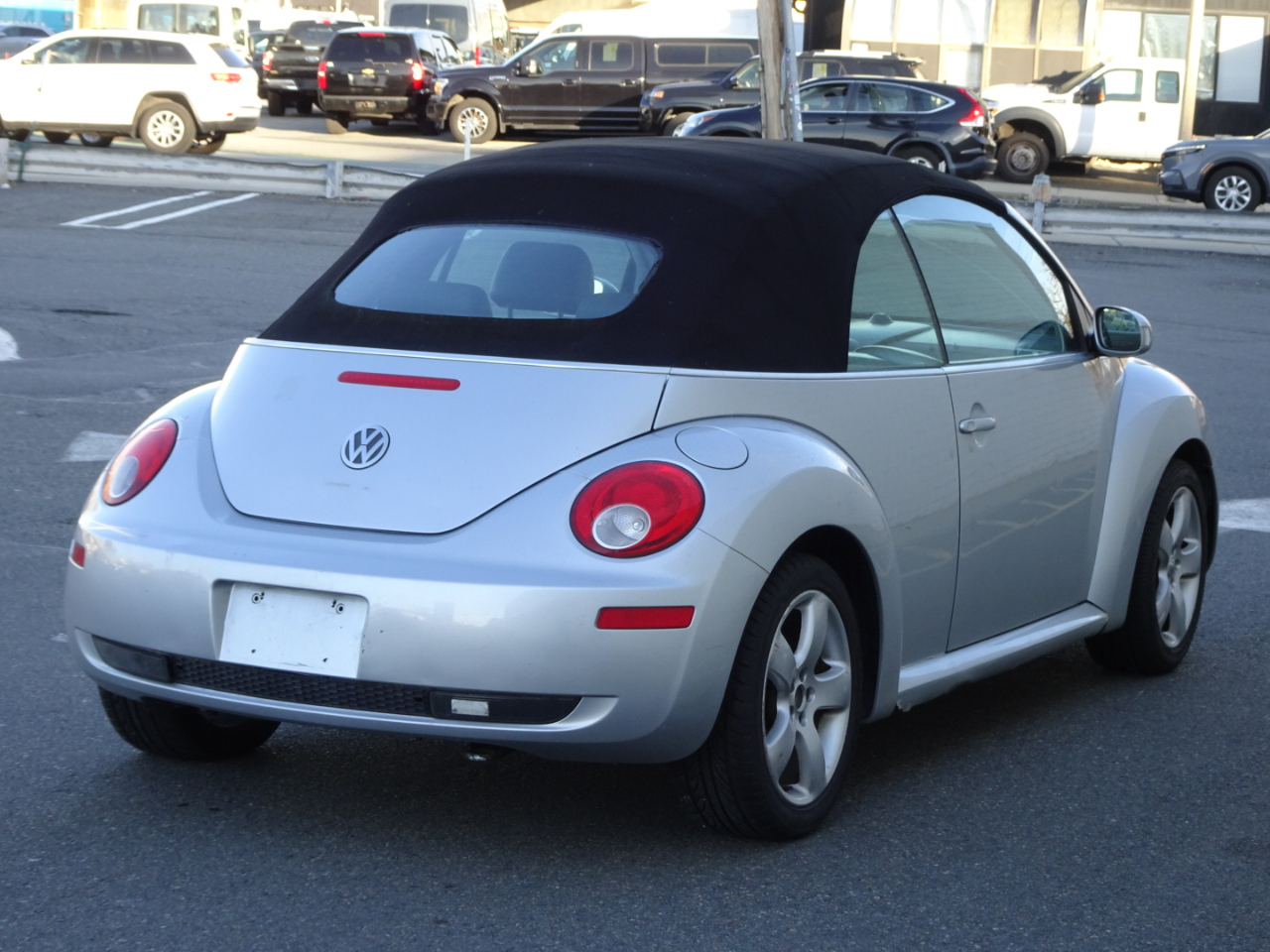 Volkswagen New Beetle Convertible 2dr 2.5L PZEV Auto 2006
