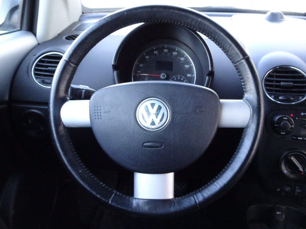 Volkswagen New Beetle Convertible 2dr 2.5L PZEV Auto 2006