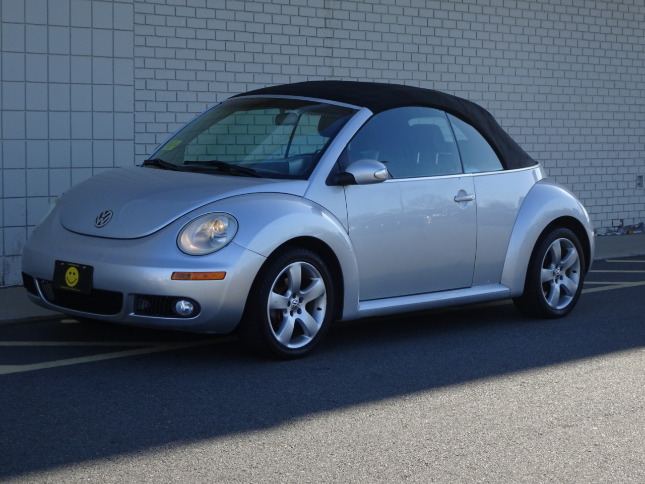 Volkswagen New Beetle Convertible 2dr 2.5L PZEV Auto 2006