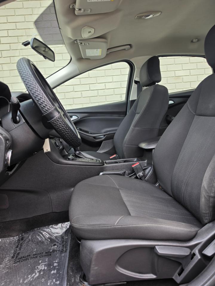 Ford Focus SE Sedan 2017