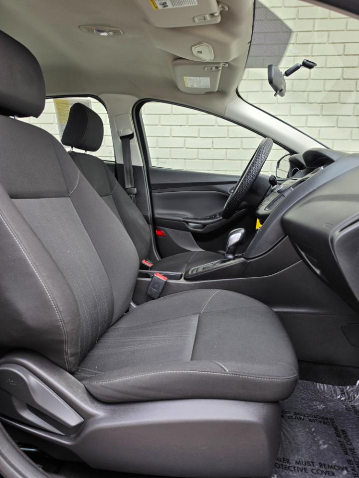 Ford Focus SE Sedan 2017
