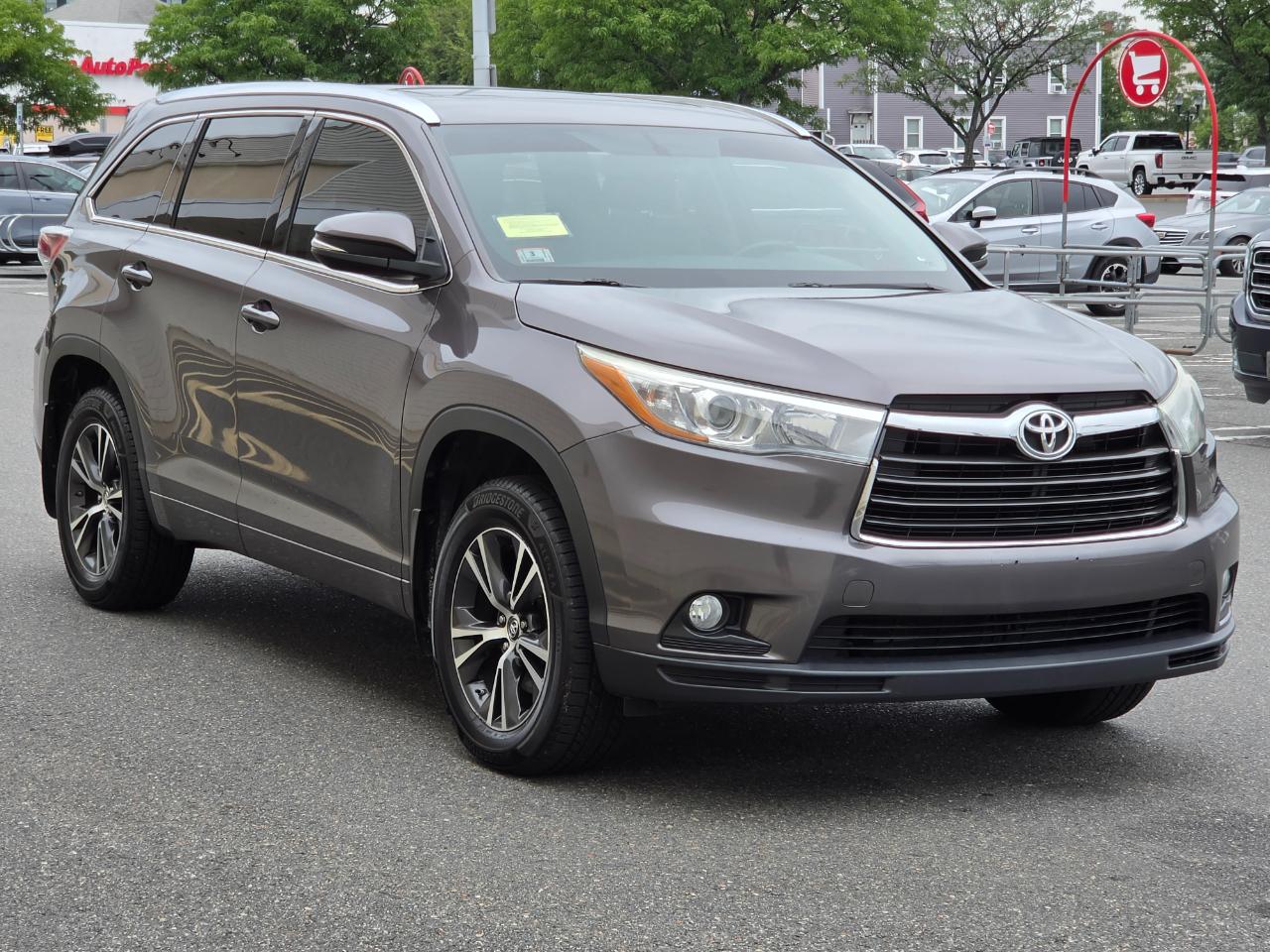 Toyota Highlander AWD 4dr V6 XLE (Natl) 2016