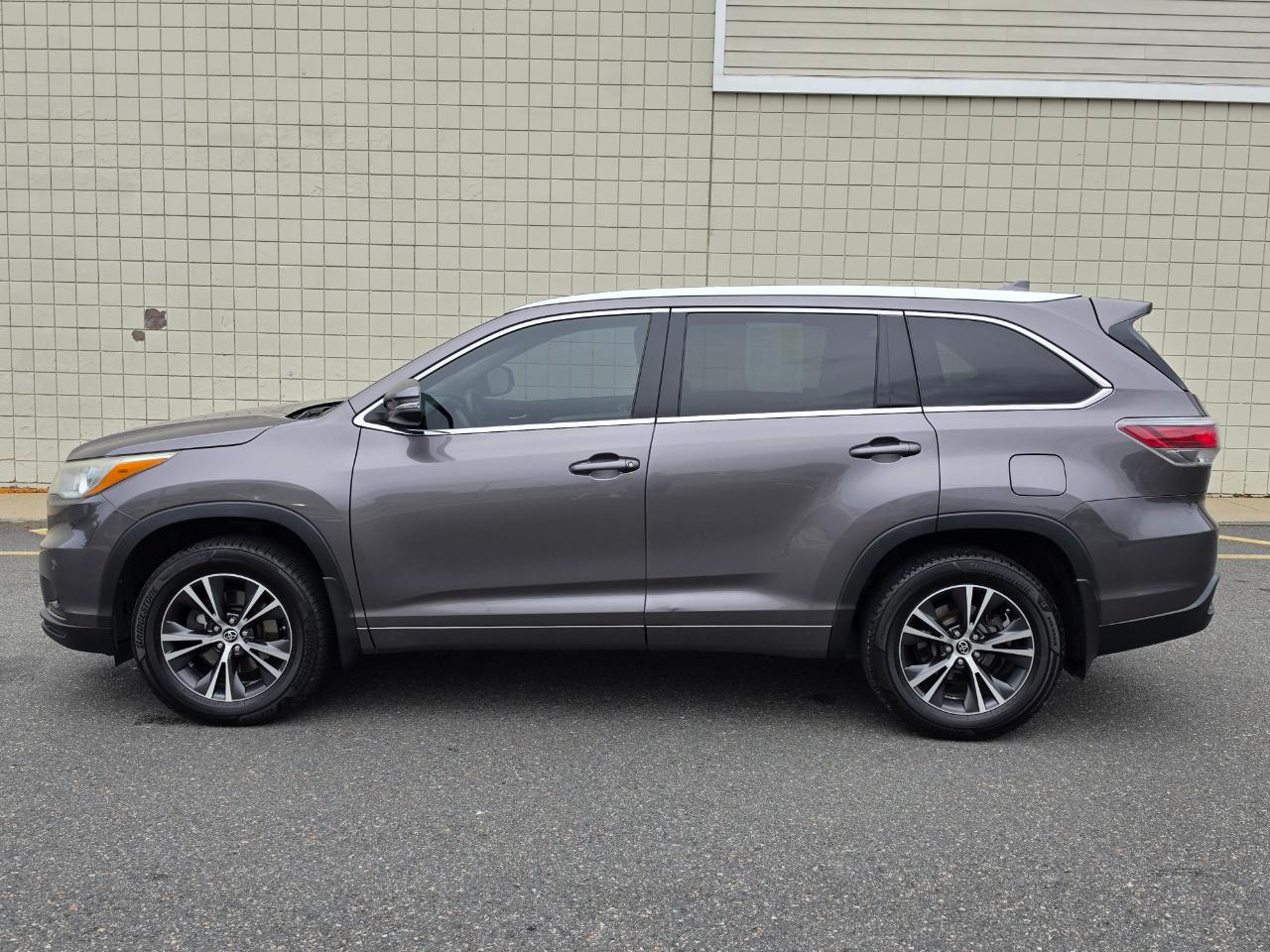 Toyota Highlander AWD 4dr V6 XLE (Natl) 2016