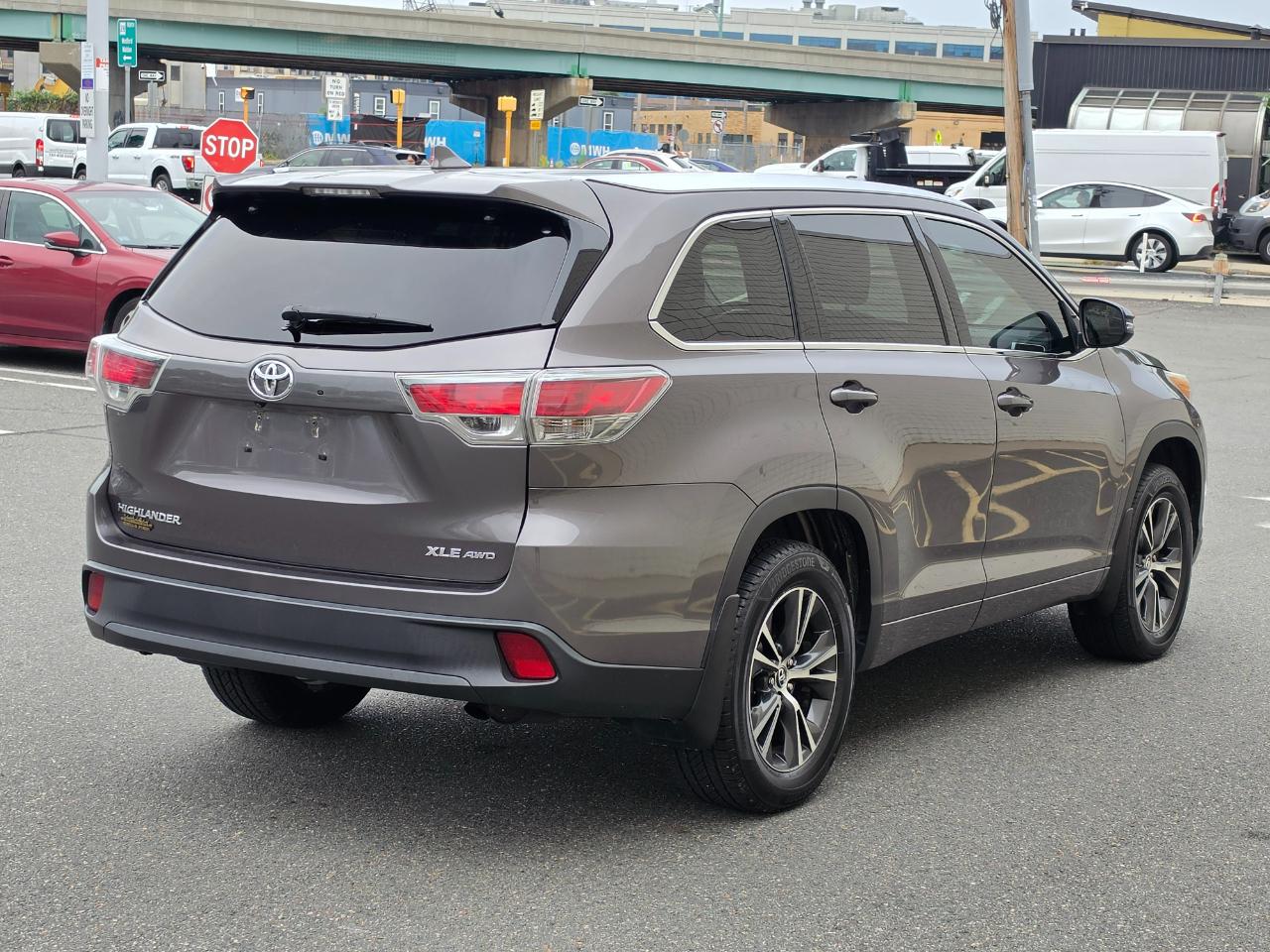 Toyota Highlander AWD 4dr V6 XLE (Natl) 2016