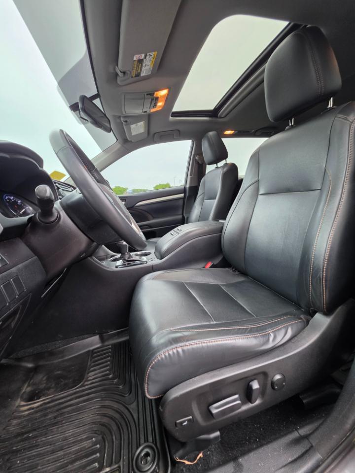 Toyota Highlander AWD 4dr V6 XLE (Natl) 2016