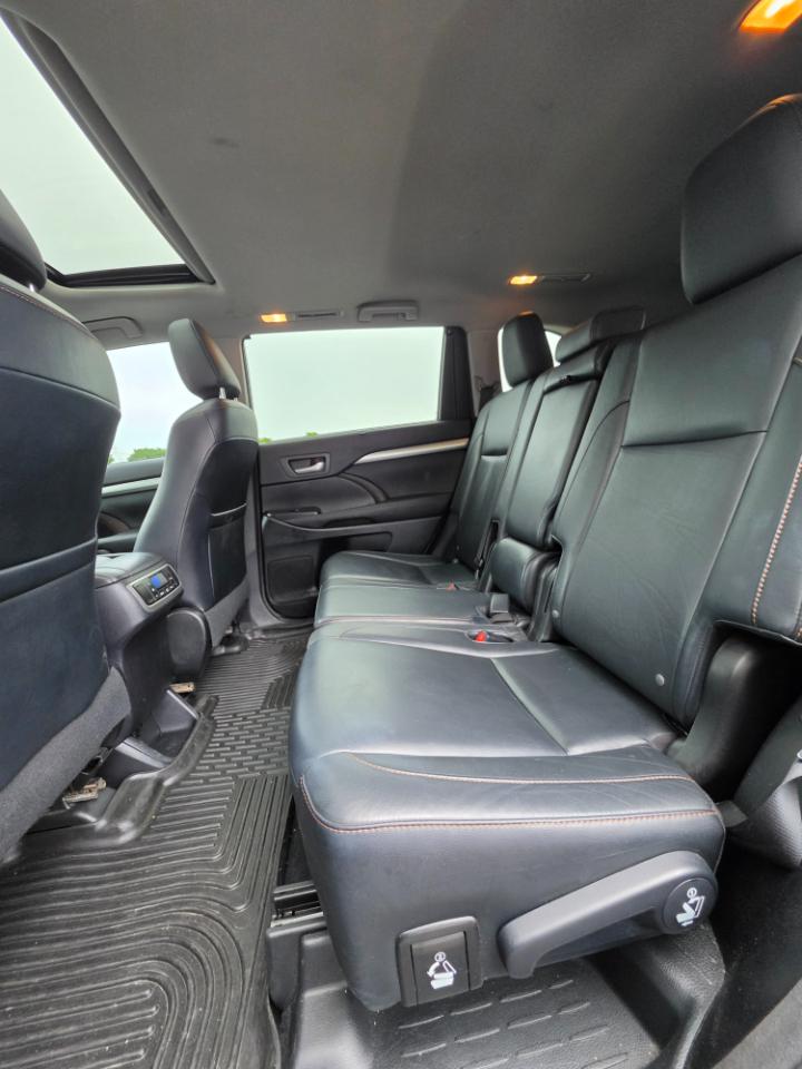 Toyota Highlander AWD 4dr V6 XLE (Natl) 2016