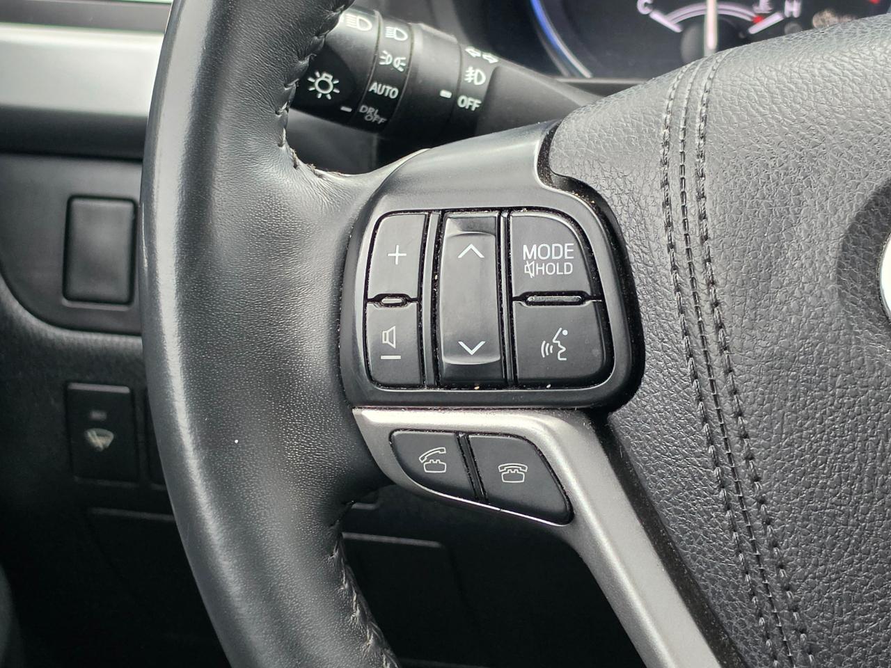 Toyota Highlander AWD 4dr V6 XLE (Natl) 2016