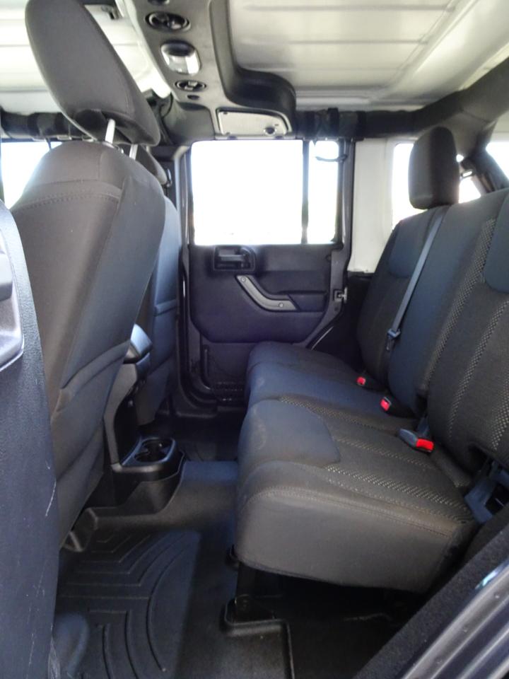 Jeep Wrangler Unlimited 4WD 4dr Black Bear *Ltd Avail* 2016