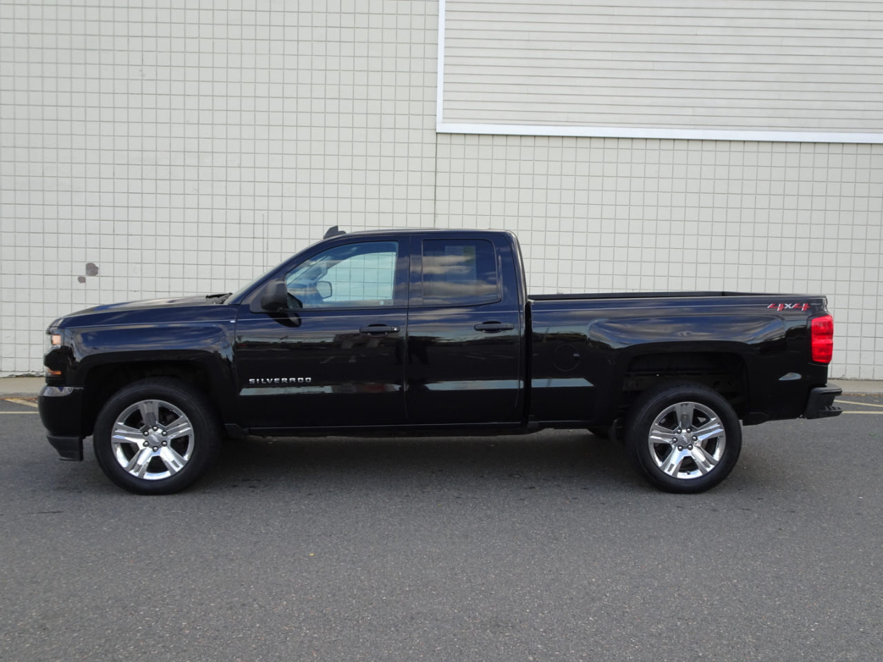 Chevrolet Silverado 1500 4WD Double Cab 143.5" Custom 2018 Chevrolet Silverado 1500 4WD Double Cab 143.5" Custom 2018