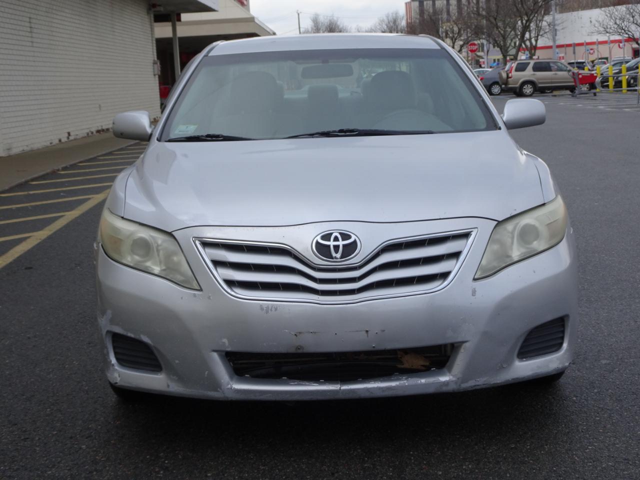 Toyota Camry 4dr Sdn I4 Auto LE (Natl) 2011
