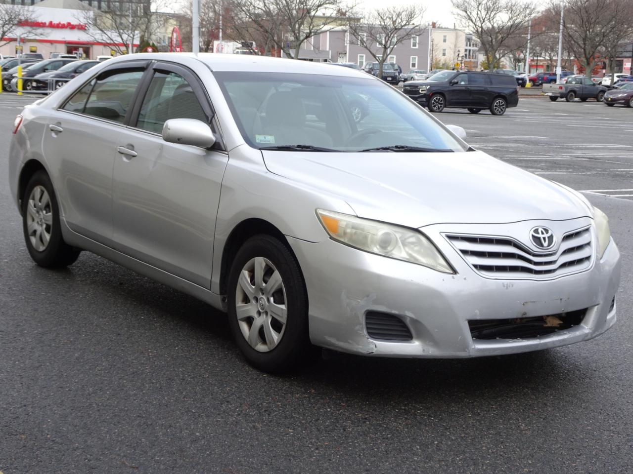 Toyota Camry 4dr Sdn I4 Auto LE (Natl) 2011