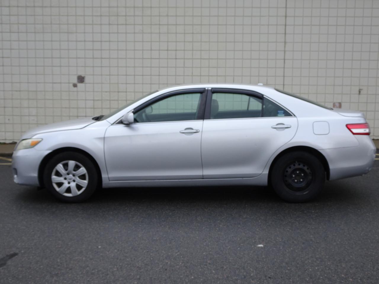 Toyota Camry 4dr Sdn I4 Auto LE (Natl) 2011
