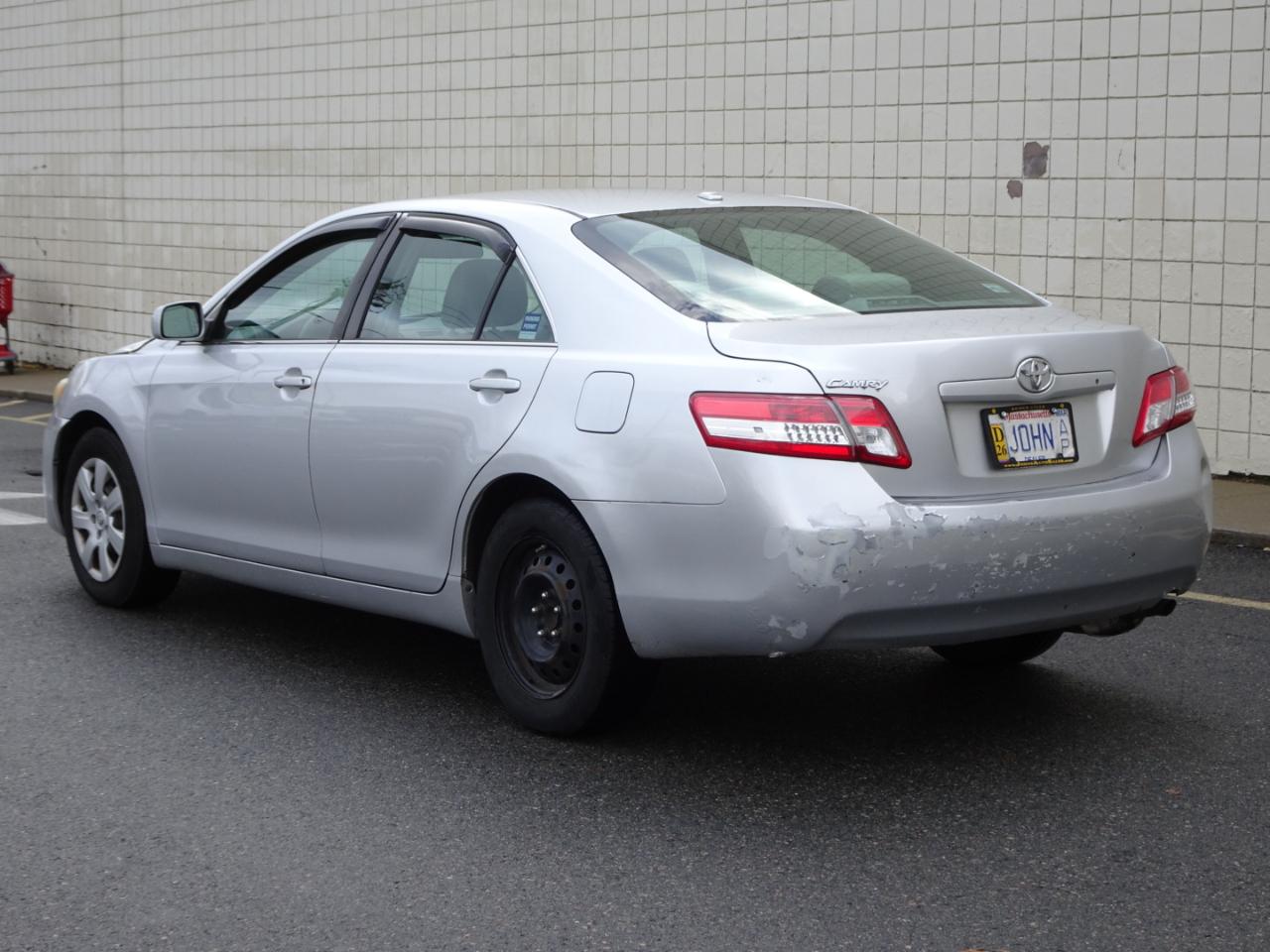 Toyota Camry 4dr Sdn I4 Auto LE (Natl) 2011