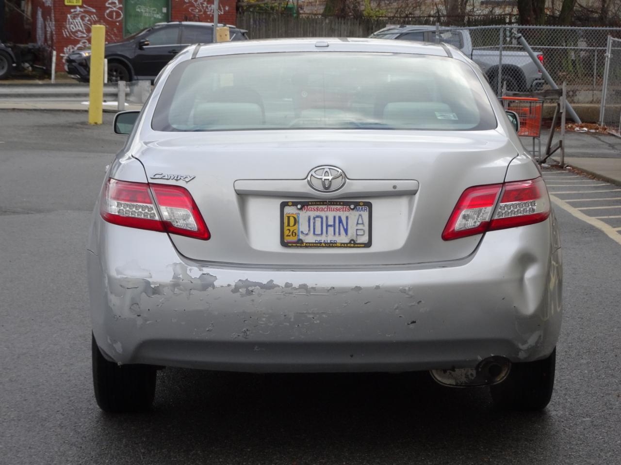 Toyota Camry 4dr Sdn I4 Auto LE (Natl) 2011