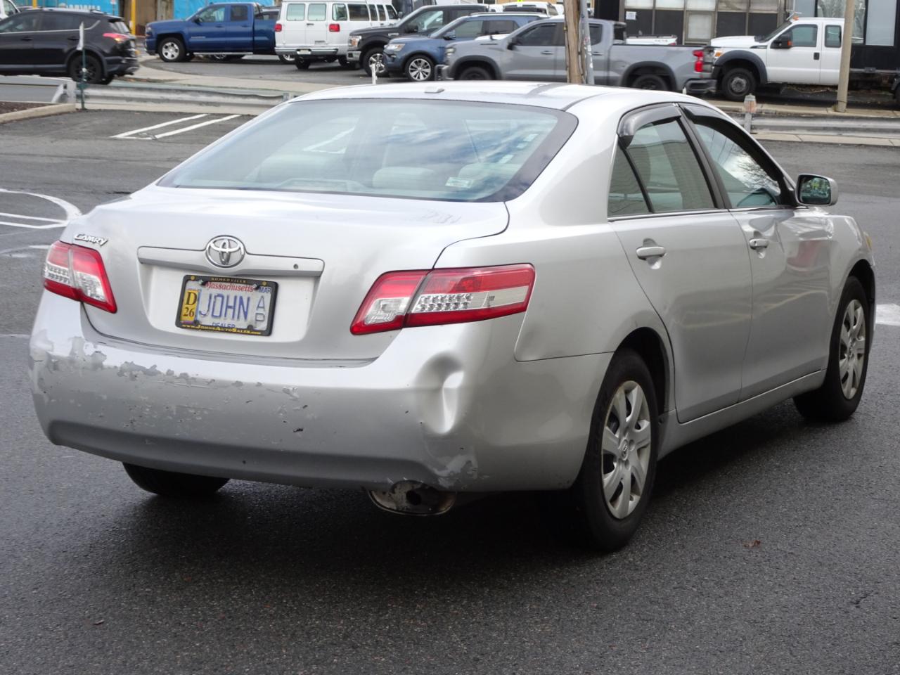 Toyota Camry 4dr Sdn I4 Auto LE (Natl) 2011