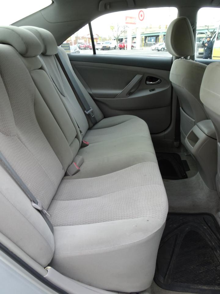 Toyota Camry 4dr Sdn I4 Auto LE (Natl) 2011
