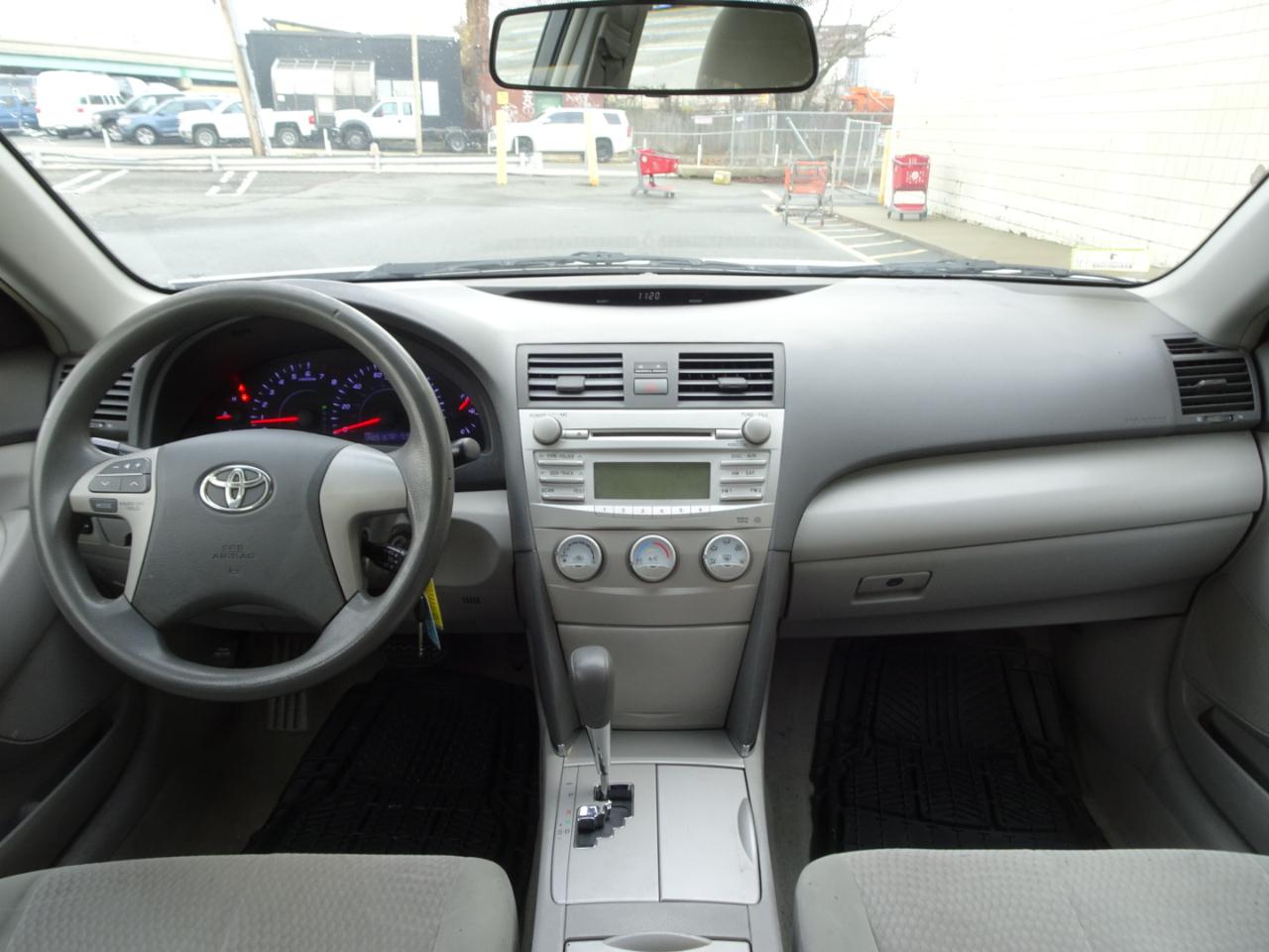 Toyota Camry 4dr Sdn I4 Auto LE (Natl) 2011