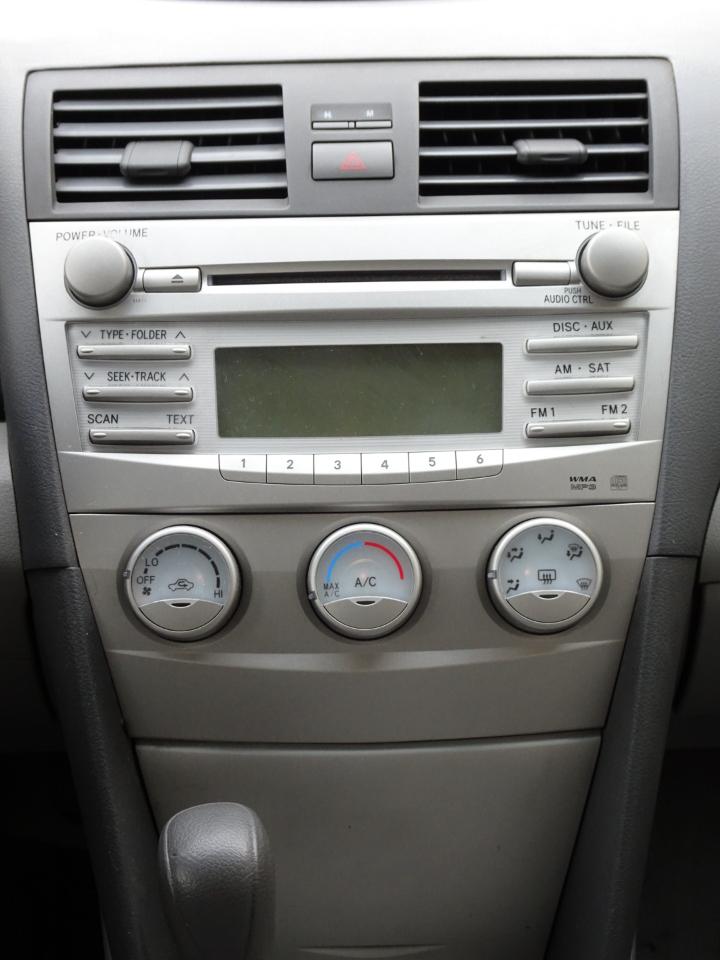 Toyota Camry 4dr Sdn I4 Auto LE (Natl) 2011