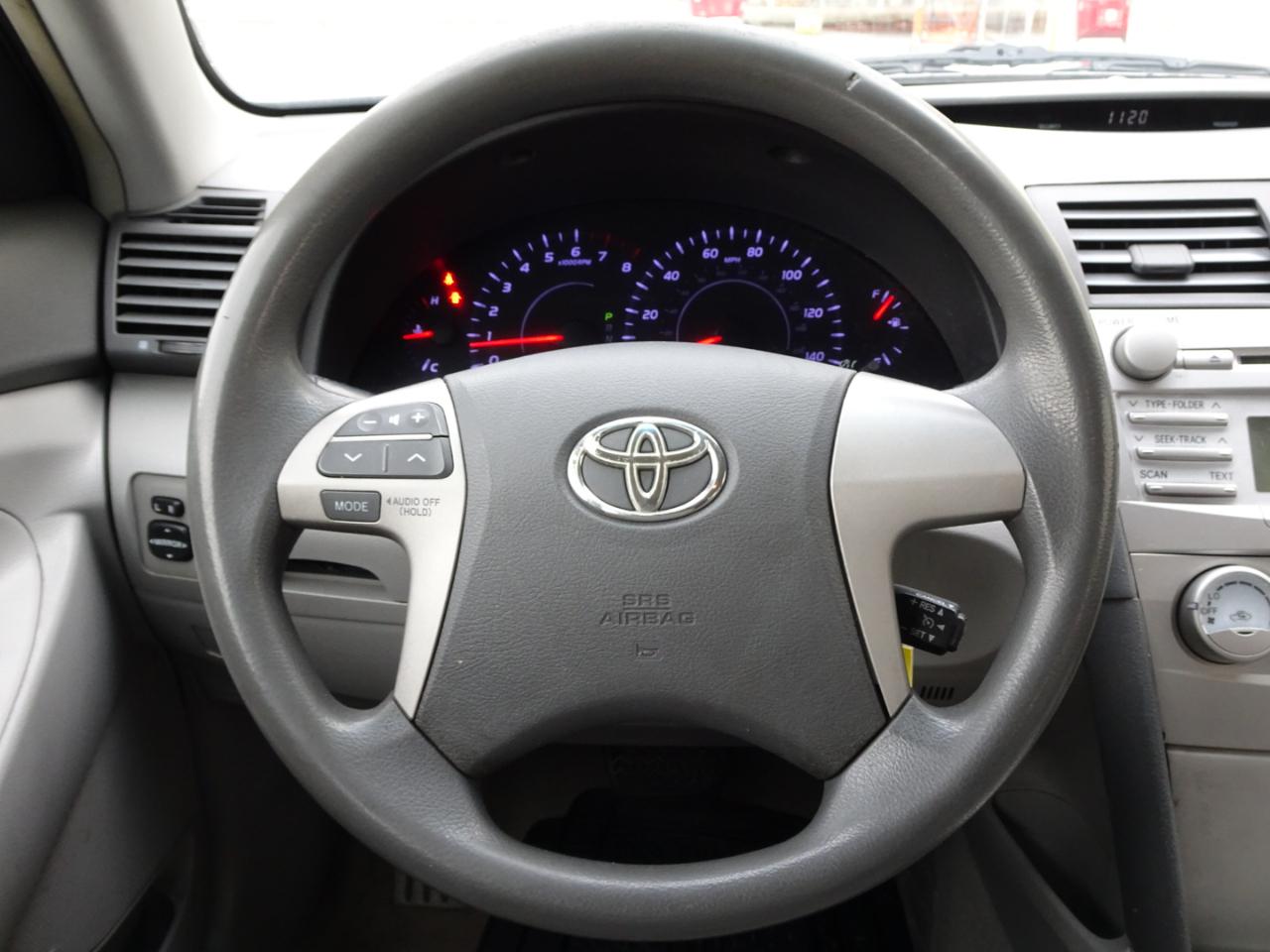 Toyota Camry 4dr Sdn I4 Auto LE (Natl) 2011