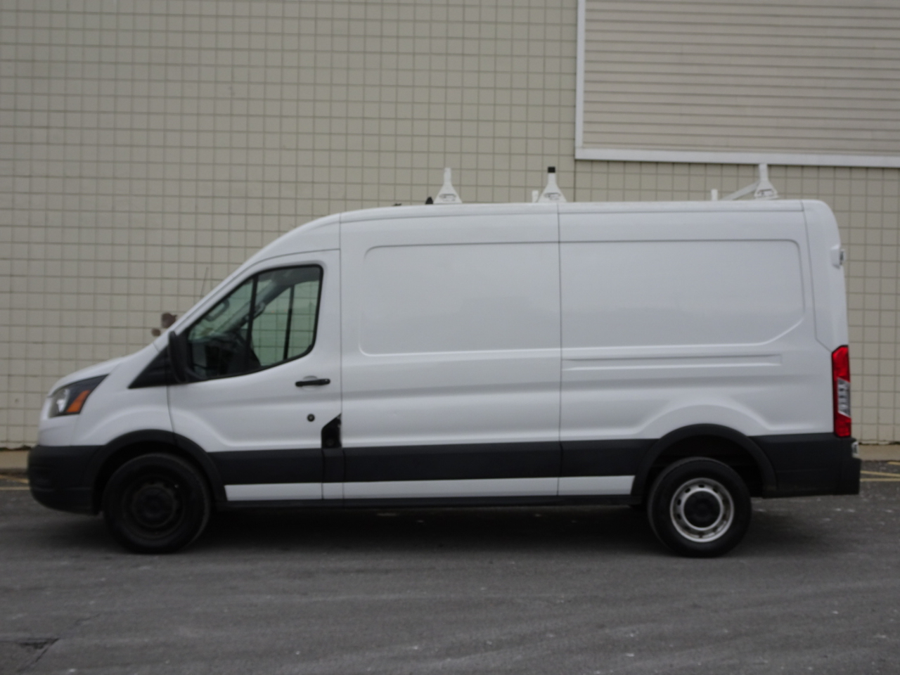 Ford Transit Cargo Van T-250 130" Med Rf 9070 GVWR RWD 2021