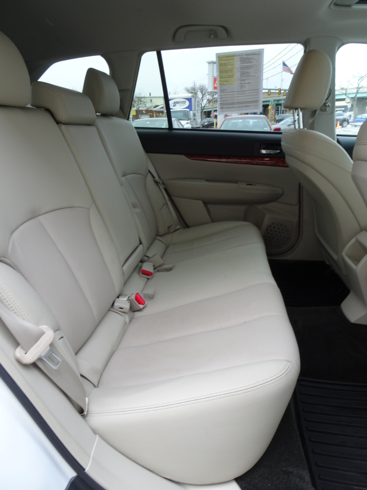 Subaru Outback 4dr Wgn H4 Auto 2.5i Limited 2012