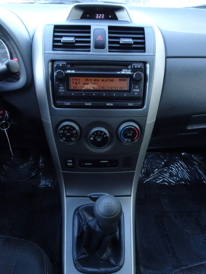 Toyota Corolla 4dr Sdn Manual S (Natl) 2012