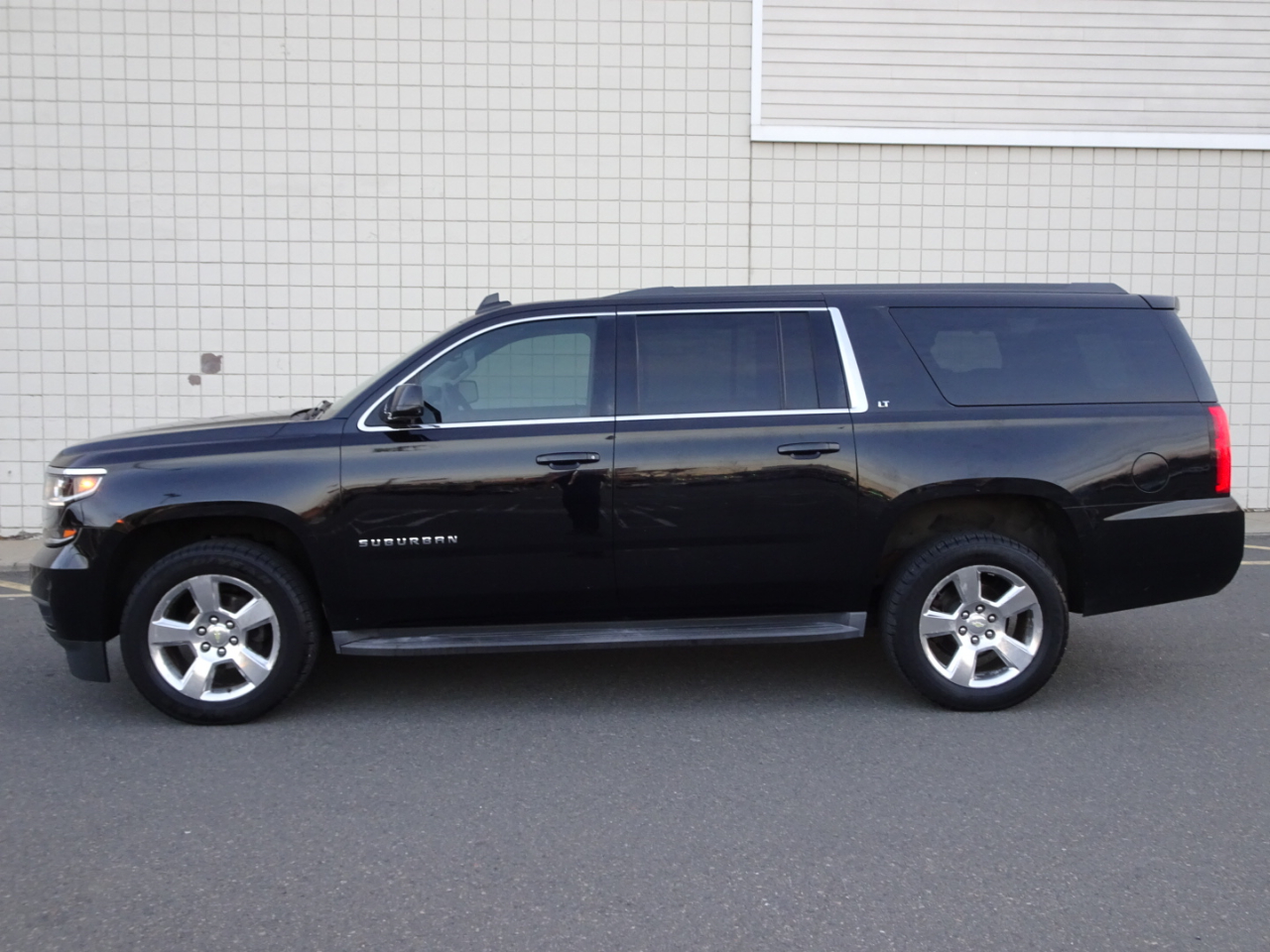 Chevrolet Suburban 2WD 4dr LT 2015