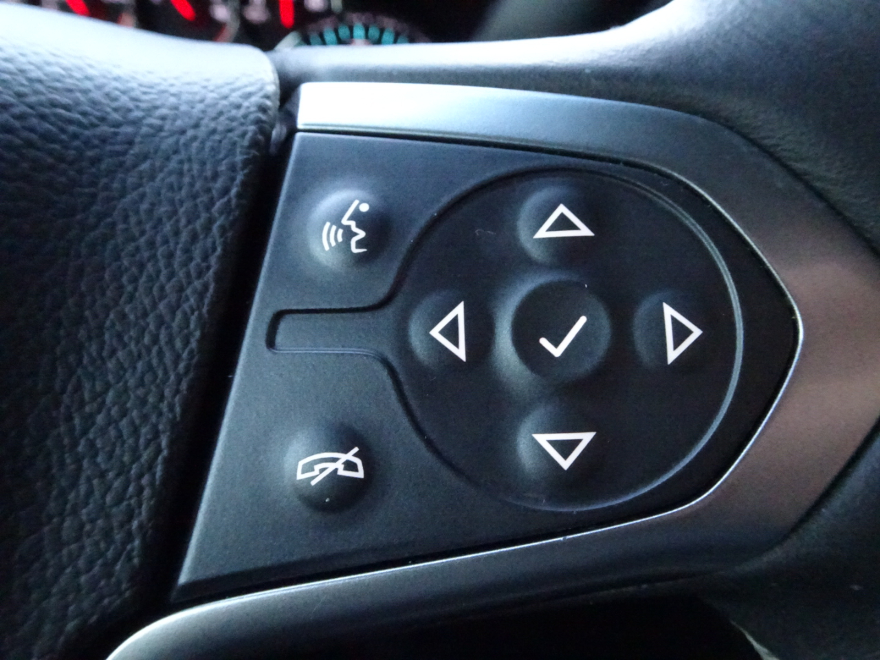 Chevrolet Suburban 2WD 4dr LT 2015