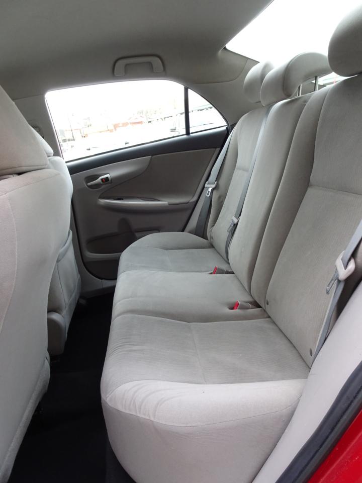 Toyota Corolla 4dr Sdn Auto LE Special Edition (Natl) 2013