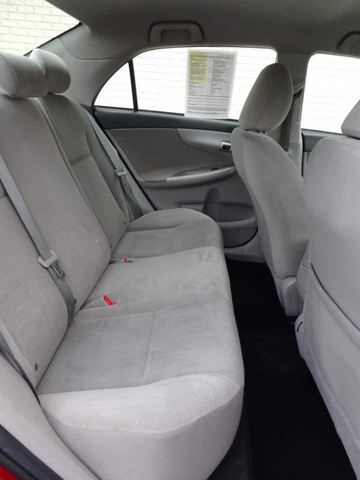 Toyota Corolla 4dr Sdn Auto LE Special Edition (Natl) 2013