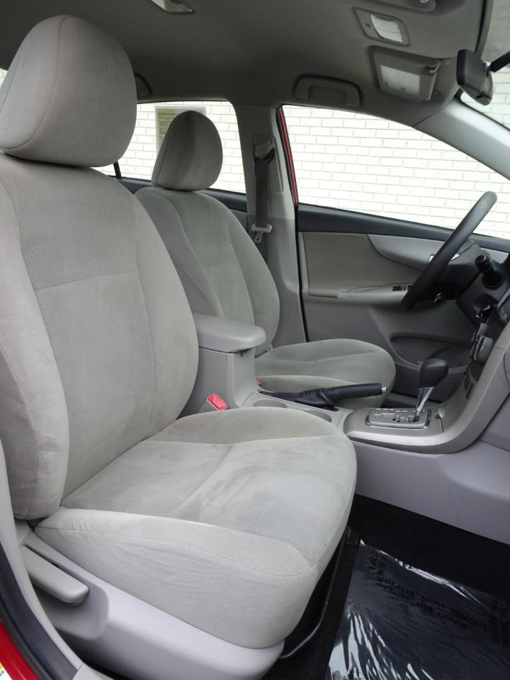 Toyota Corolla 4dr Sdn Auto LE Special Edition (Natl) 2013