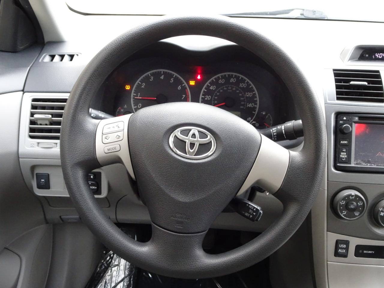 Toyota Corolla 4dr Sdn Auto LE Special Edition (Natl) 2013