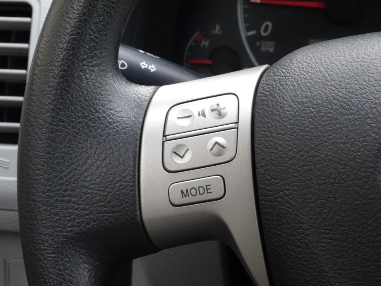 Toyota Corolla 4dr Sdn Auto LE Special Edition (Natl) 2013