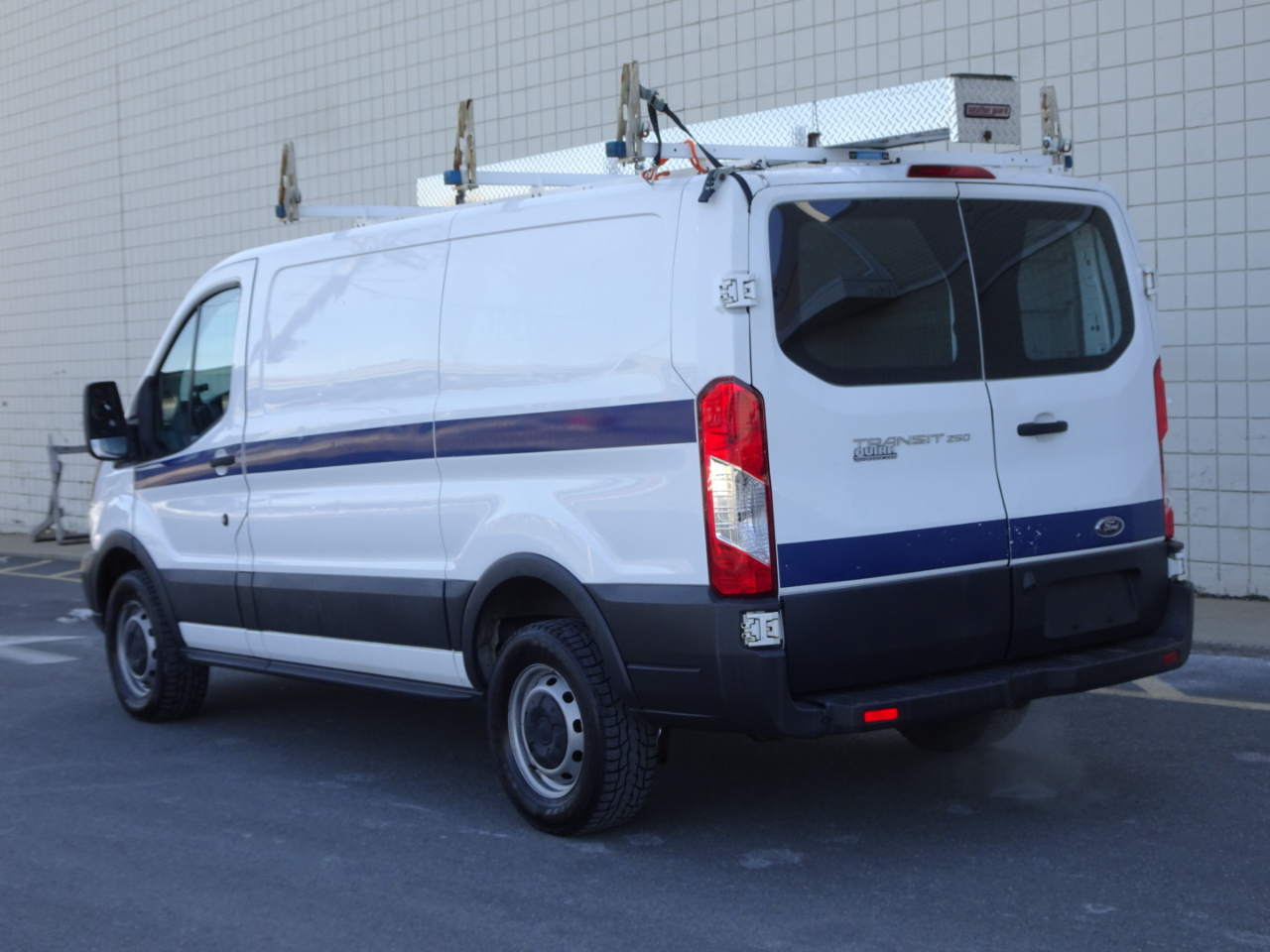 Ford Transit Van T-250 130" Low Rf 9000 GVWR Swing-Out RH Dr 2017